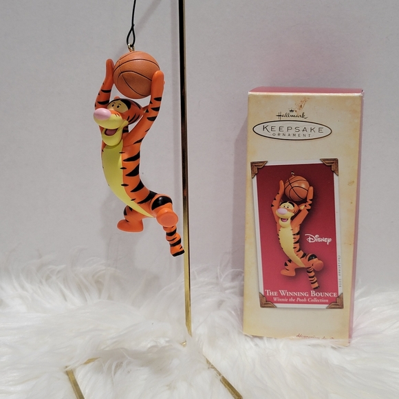 Hallmark Keepsake Ornament  The winning bounce 2004 Winnie the Pool collection - Picture 1 of 8